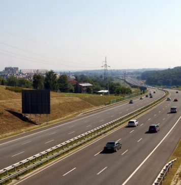 Argeş: Trei răniţi într-un accident produs pe o bretea de acces către autostrada A1, la Piteşti
