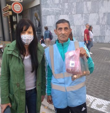 Un cerșetor român din Franța și-a donat toți banii pentru victimele inundațiilor. Cum a fost răsplătit de comunitate