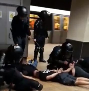 VIDEO Bătaie la metrou între jandarmi și suporteri steliști. Doi jandarmi au fost răniți