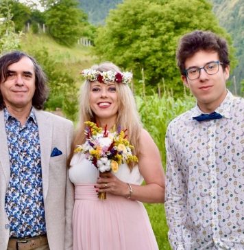 Scriitorii Mircea Cărtărescu şi Ioana Nicolaie s-au căsătorit religios în această vară