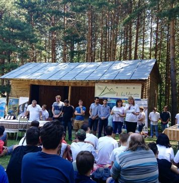 MEC: Aproape 800 de şcoli funcţionează exclusiv online