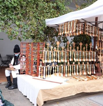 Târgul Moşilor de Toamnă, în curtea Muzeului Naţional al Ţăranului Român din Bucureşti