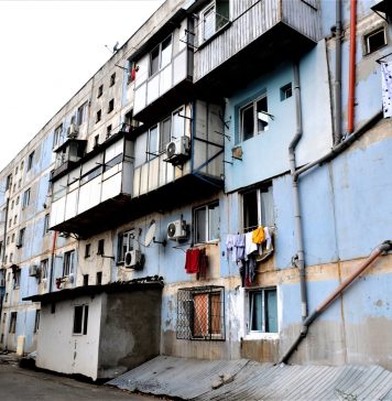 Primarul Daniel Băluță anunță că balcoanele improvizate din sectorul 4 vor fi demolate