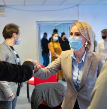 Gabriela Firea: Dacă vrem să dovedim că suntem alături de tineri, trebuie sa-i ascultăm și să le preluăm soluțiile