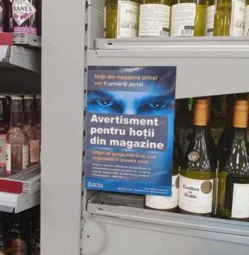Avertisment în limba română pentru hoți, într-un magazin Tesco din Londra/ Ambasada României la Londra a cerut ca afișul să fie scos