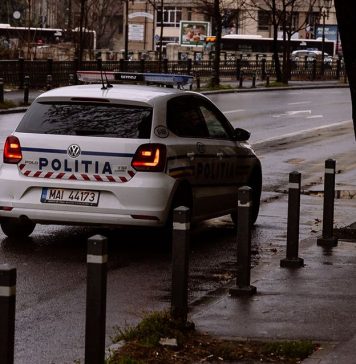 Cinci persoane, reţinute pentru înşelăciune şi lipsire de libertate. Victimele erau persoane în vârstă