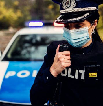 Incident în fața Ministerului Muncii. Un bărbat a încercat să-și dea foc