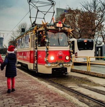 Tramvaiul de Poveste din București circulă pe un traseu central, cu acces mai rapid