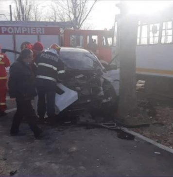UPDATE Accident rutier în Capitală, un tramvai și o mașina s-au ciocnit. Mai multe tramvaie au rămas blocate timp de o oră