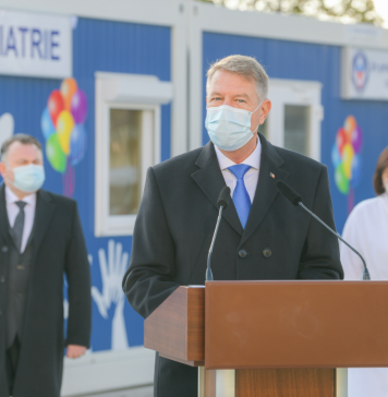 Klaus Iohannis merge în vizită la Centrul național de stocare a vaccinurilor anti-COVID