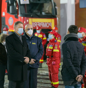 Iohannis s-a întâlnit cu voluntarii SMURD, la Detașamentul de Pompieri „Mihai Vodă” din București