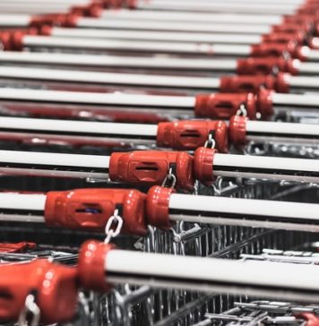 Coșurile de cumpărături ar putea fi interzise în supermarketurile din București. Când ar putea fi luată o decizie