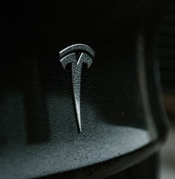 Tesla va deschide un centru la Bucureşti şi face angajări