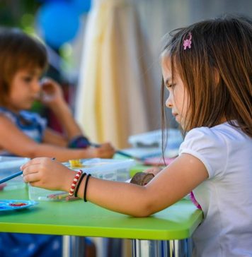 Ministrul Muncii: Alocaţia pentru copii va fi 214 lei pe lună din ianuarie