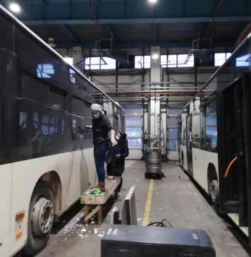 Inscripţia „Primăria Capitalei”, scoasă de pe vehiculele STB. Spaţiul respectiv va fi vândut pentru reclame comerciale