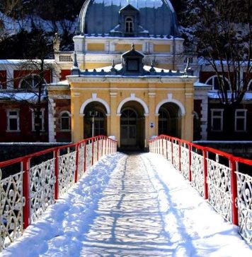 De ce să alegi să petreci o vacanță împreună cu familia la Băile Herculane?