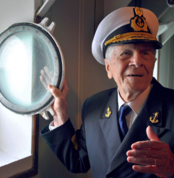 Singurul veteran de război în viaţă al Forţelor Navale Române a împlinit vârsta de 102 ani