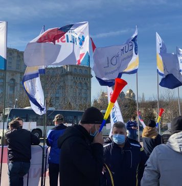 FOTO O nouă zi de proteste în România. Sindicaliștii PUBLISIND, SNPP, Europol pichetează Palatul Parlamentului