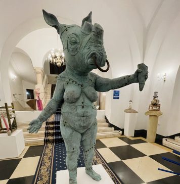 FOTO – O expoziție de nuduri în Primăria Sectorului 1 a stârnit controverse. Clotilde Armand: Așa e când ești obișnuit să se uiți doar la diamante