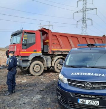 Ilfov: Camion confiscat și amendă de 30.000 de lei pentru abandonarea ilegală a deșeurilor