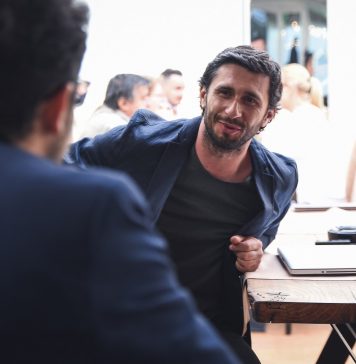 Actorul Dragoș Bucur revine după anunțul că nu se vaccinează: „Sunt dator să răspund”