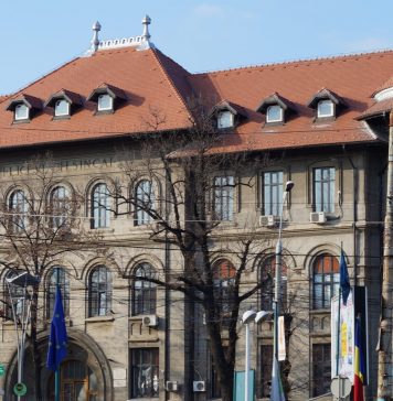 Profesorii protestatari de la Colegiul Șincai îi scriu din nou Președintelui Iohannis: Ne-a rămas doar răspunsul dumneavoastră