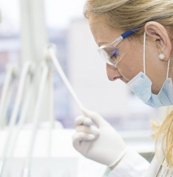 Studiu: Pacienții cu boli ale gingiilor, de 9 ori mai predispuși la deces în cazul infectării cu virusul SARS-CoV-2