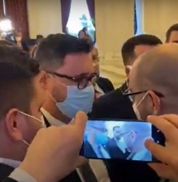 VIDEO EXCLUSIV Scandal în Parlament între Dan Tanasă (AUR) și un deputat USR: Dispari de aici, păduche, nu auzi ce spun?