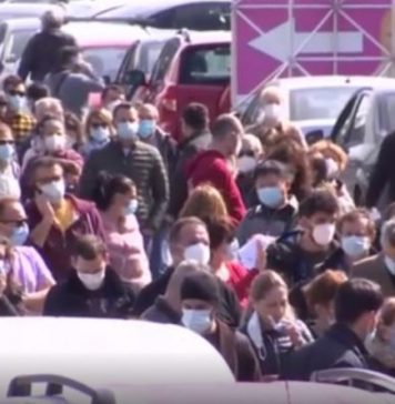 Probleme la centrul de vaccinare de la Romexpo. Sute de oameni au stat la coadă