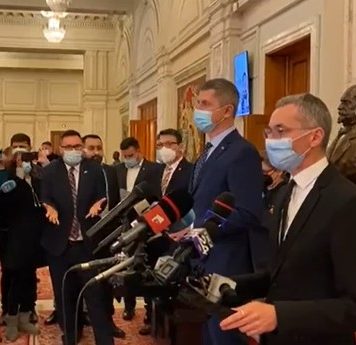 VIDEO EXCLUSIV Filmul scandalului între AUR și USR din Parlament. „Ești un zero barat, un nimeni în drum”