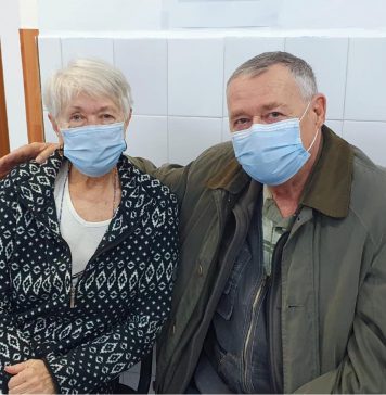Doi soți din Capitală s-au vaccinat împreună în ziua în care au împlinit 49 de ani de căsnicie