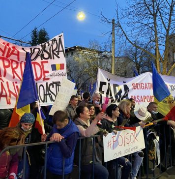 O nouă zi de proteste anti-restricţii în Capitală; manifestanţii se îndreaptă spre Palatul Cotroceni