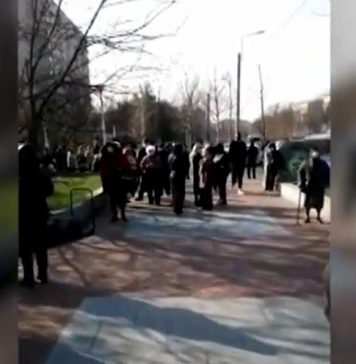 VIDEO Sute de oameni au așteptat ore în șir pentru analize gratuite, în Titan