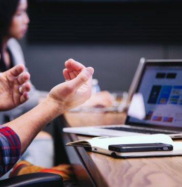 Cât i-a costat pe părinți școala online: Bani în plus pe servicii de tip Școală după școală, echipamente IT și alimentație