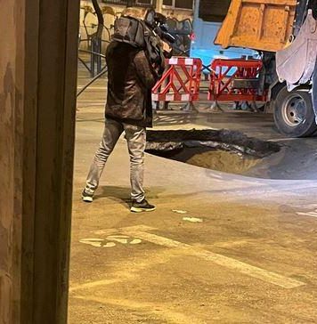 O groapă uriaşă a bulversat traficul în Bucureşti chiar de Ziua Pământului