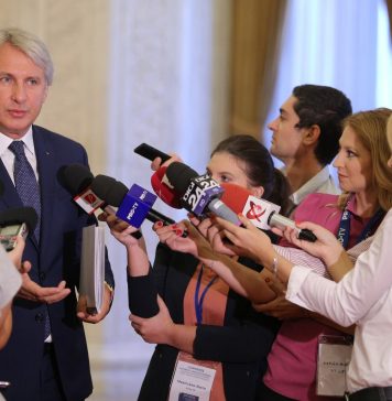 Teodorovici, reacție după ce Finch a menținut perspectiva negativă pentru ratingul de țară al României: Hai, dle premier, nu mai ieșiți public să vă lăudați și cu această „reușită”?