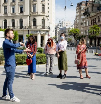 ”Dor de Bucureşti”, lună de lună. O agenție de turism oferă tururi ghidate gratuite prin Capitală