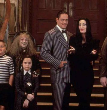 Celebrul regizor Tim Burton va filma în România un nou serial despre Familia Addams