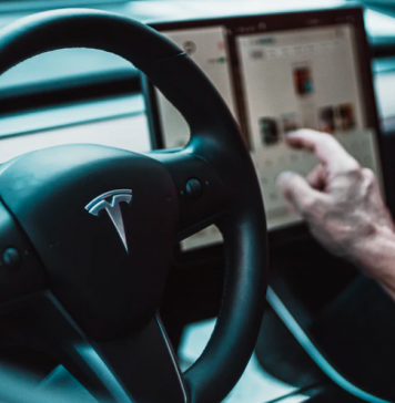 Mașinile Tesla pot fi achiziționate cel mai ieftin în România, deși în țară nu avem un service pentru acest brand