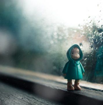 Meteo Bucureşti: Vreme închisă, cu averse, descărcări electrice şi vânt, joi şi vineri