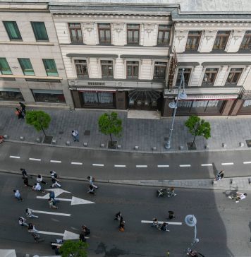 Zeci de străzi din centrul Capitalei devin din nou zonă pietonală în weekend. Rute ocolitoare pentru șoferi