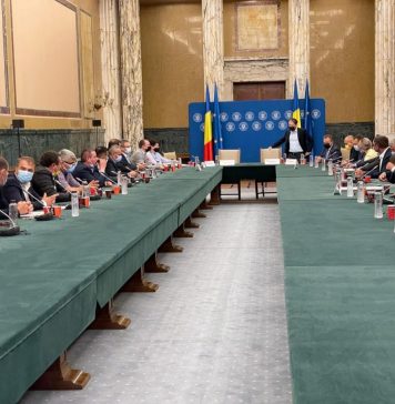 O primă mutare a lui Cîțu în lupta pentru președinția PNL / Premierul s-a întâlnit cu primarii și parlamentarii PNL Gorj la Palatul Victoria