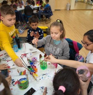 Tabere de cartier în Sectorul 6. În loc de bani, se cer donații la SocialXChange