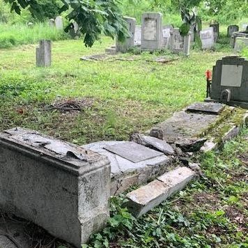 News ALERT / Un cimitir evreiesc a fost vandalizat – cu doar câteva zile înainte de vizita președintelui Israelului în România