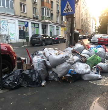 Primăria Sectorului 1 a reuşit să deschidă porţile sortatorilor de deşeuri. Gunoiul a început să fie ridicat