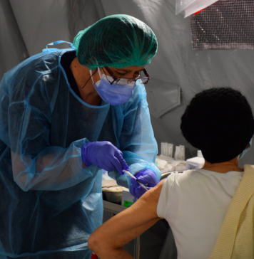 Drulă: De la deschiderea centrului, 710 persoane s-au vaccinat pe aeroportul Henri Coandă