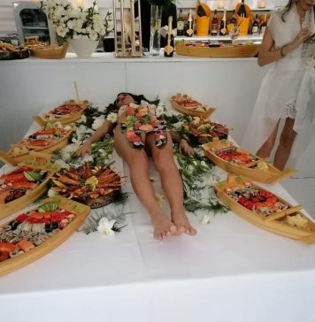 FOTO Tânără aproape goală, folosită pe post de masă la o petrecere din Capitală