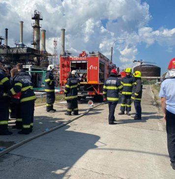 Incendiul de pe platforma Petromidia a fost stins integral, iar livrarea de carburanţi va fi asigurată în continuare