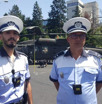 Bode i-a premiat pe poliţiştii care au oprit traficul ca să aterizeze elicopterul american
