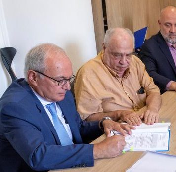 A fost semnat contractul de execuţie pentru reabilitarea si extinderea reţelei alimentare cu apă, canalizare și staţii de pompare a apei uzate în Bragadiru și Clinceni